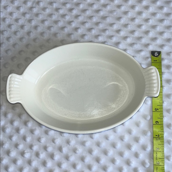 Le Creuset Cream Oval Enamel Cast Iron Baking Dish - Picture 2 of 5